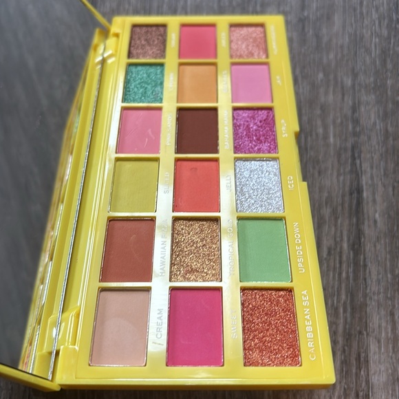 I ❤️ revolution pineapple eyeshadow pallet - Picture 3 of 5
